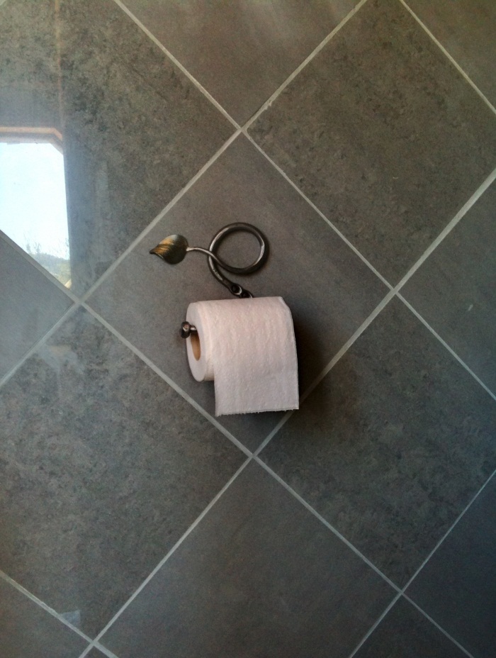 Toilet roll holder