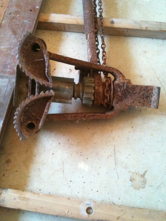 Gripping teeth on bottom of floor board tensioner.